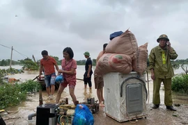 Lũ sông Hồng lên nhanh, Hà Nội khẩn cấp sơ tán dân 