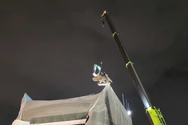 Hà Nội phá dỡ tòa nhà 'Hàm cá mập'
