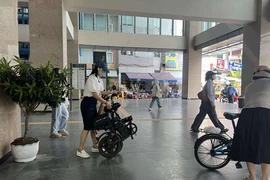 Hà Nội Metro xin lỗi hành khách về thông tin cấm mang xe đạp điện lên tàu
