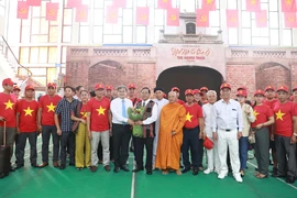 Hà Nội đón đoàn đại biểu Đà Nẵng, Quảng Ngãi dự lễ diễu binh A80