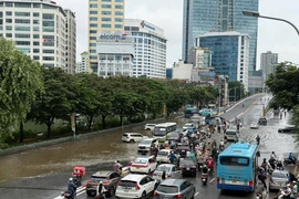 Sáng 1-10, Hà Nội còn hàng chục điểm ngập nước dù trời không mưa 