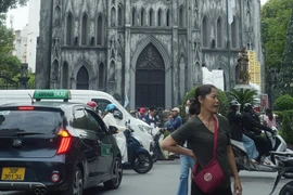 Hà Nội tiếp tục cấm ô tô trên 16 chỗ vào phố cổ trong giờ cao điểm