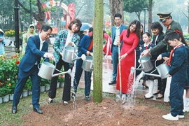 Hà Nội phát động Tết trồng cây, hướng tới mục tiêu xanh hơn trong từng tuyến phố