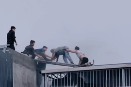Hà Nội đề nghị Thủ tướng tặng bằng khen cho người dỡ mái tôn cứu người trong đám cháy 