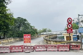 Cầu Long Biên rào chắn, cấm lưu thông 2 tháng để sửa chữa