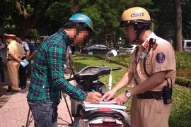Không có việc xử lý người tham gia giao thông chỉ vì xăm trổ