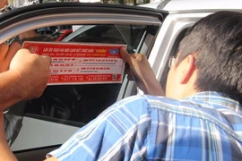 Hà Nội dán đề can cho 19.500 taxi để tuyên truyền luật