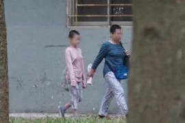 Đưa bé gái bị mẹ nhốt, đánh đập vào trung tâm bảo trợ