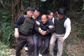 Xách cả bao ma túy, dùng súng K59 bắn cảnh sát