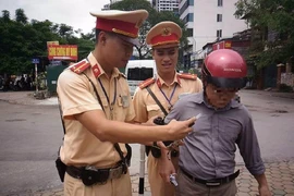 Không chịu kiểm tra nồng độ cồn, phạt tới 18 triệu 