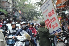 Khởi tố nữ chủ quán đâm cán bộ đi dẹp vỉa hè