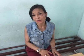 Lợi dụng tai nạn, lấy điện thoại của người ngã xe