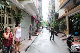 Nữ cán bộ y tế bị đánh khi phun thuốc diệt muỗi