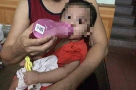Bé trai 1 tuổi bị mẹ bỏ rơi cùng bức thư đẫm nước mắt