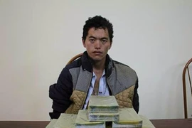 Mua bán 10 bánh heroin, đánh bị thương 2 công an