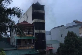 Cháy giữa đêm, CSGT trèo tường báo chủ nhà