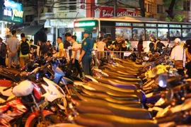 Trung thu là dịp 'chặt chém' của các bãi xe ở Hà Nội 