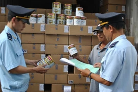 Năm 2017, ngành hải quan thu ngân sách 287.000 tỉ