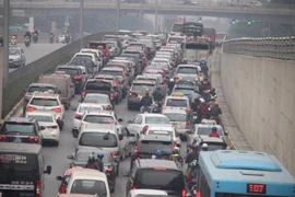 Xe ùn ùn đổ về Hà Nội ngày cận Tết