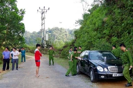 Khởi tố vụ án vợ chồng bác sĩ cùng con trai tử vong