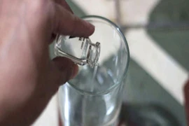 Mẹ kế hạ độc bé 6 tuổi để... giữ chân chồng ở nhà