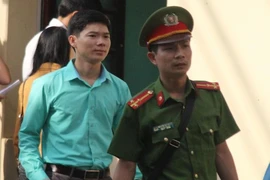 Siết chặt an ninh tại phiên xử bác sĩ Hoàng Công Lương