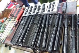 Mang 'kho' dao kiếm rao bán trên Facebook