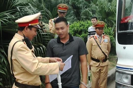 Nghiêm cấm công an đút tay túi quần khi làm nhiệm vụ