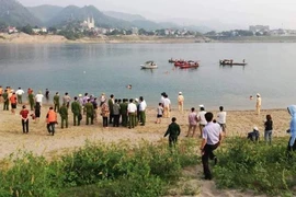 Tắm sông Đà, 8 học sinh đuối nước thương tâm
