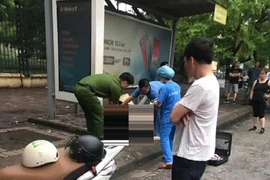 Sau đêm mưa lớn, 1 người lang thang tử vong tại trạm xe buýt