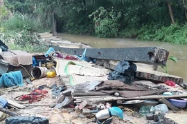 Mưa khủng khiếp, 3 người bị tường rào đè tử vong