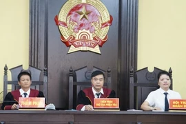 Vắng quá nhiều người, Sơn La phải hoãn xử vụ gian lận điểm