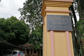 Chánh Văn phòng TAND huyện bị truy nã từng được tặng giấy khen