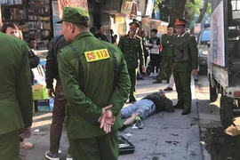 Nghi nổ súng giữa phố ở Hà Nội