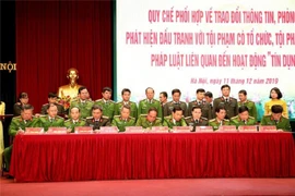 Công an 11 tỉnh ký cam kết truy quét tội phạm tín dụng đen