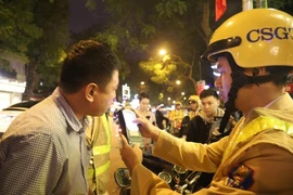 CSGT đáp trả khi người quá ngưỡng nồng độ cồn gọi 'người thân'