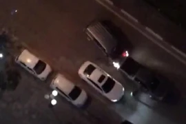 Hai nhóm thanh niên dùng ô tô húc nhau, nghi có nổ súng