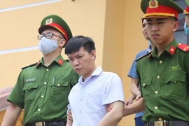 'Cứ nhận tội đi, vợ con ở ngoài anh sẽ lo'