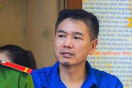 'Bật mí' chuyện ra nghĩa trang tiêu hủy 16 đĩa CD