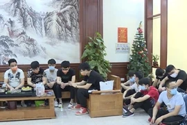 Thuê taxi đón 20 người Trung Quốc vượt biên vào Việt Nam