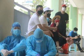 11 ca COVID-19, Hà Nội kêu gọi người dân xét nghiệm RT-PCR