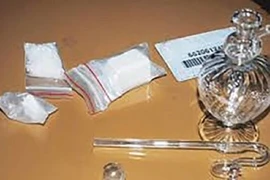 Tạm đình chỉ hiệu phó dùng ma túy tại phòng làm việc
