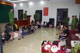 39 nam nữ thuê nhà nghỉ thác loạn với ma túy, mua bán dâm