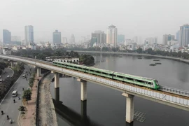 Ngắm đoàn tàu chạy trên đường sắt Cát Linh – Hà Đông