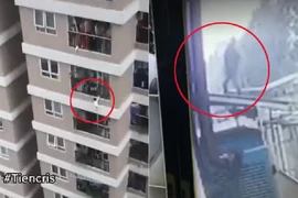 Rơi từ tầng 13 chung cư, bé gái thoát chết kỳ diệu