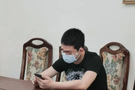 Phạt 4 triệu đồng người đàn ông khạc nhổ, bỏ khẩu trang trong thang máy