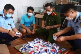 Lên mạng mua dù chẳng biết là thuốc gì rồi rao bán lại gấp đôi
