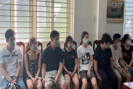 Rủ 11 hàng xóm sang nhà đánh bạc giữa dịch COVID-19