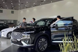 Lệ phí trước bạ ô tô giảm 50%, CSGT lưu ý người dân khi đăng ký xe