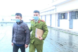Lén đốt ô tô của hàng xóm vì mâu thuẫn cá nhân